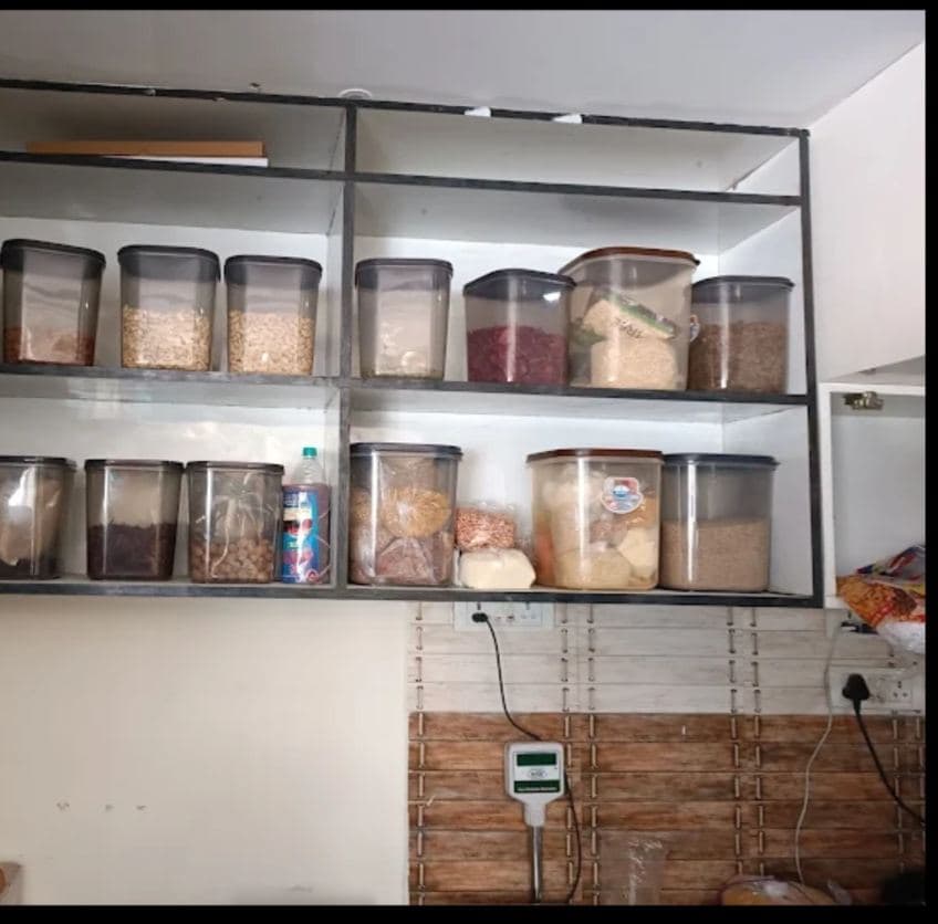 Fresh bulk grains and dry goods